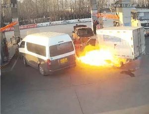 加气站某车辆因静电导致车间瞬间轰燃被吞噬-爱上低电量 - 静电防护(ESD)圈-记录工厂ESD&环境知识点学习分享